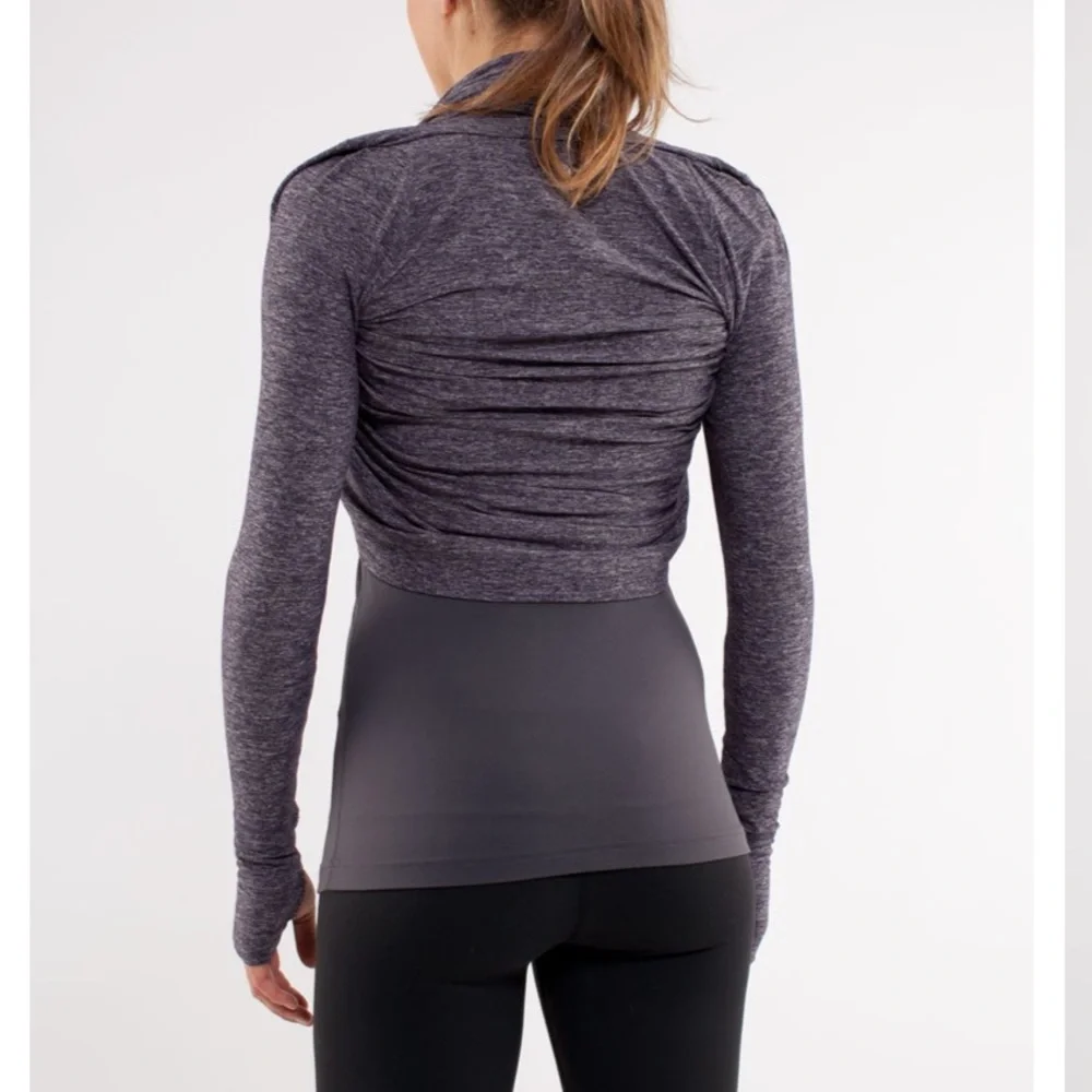 Lululemon Rehearsal Long Sleeve top, 6/8.